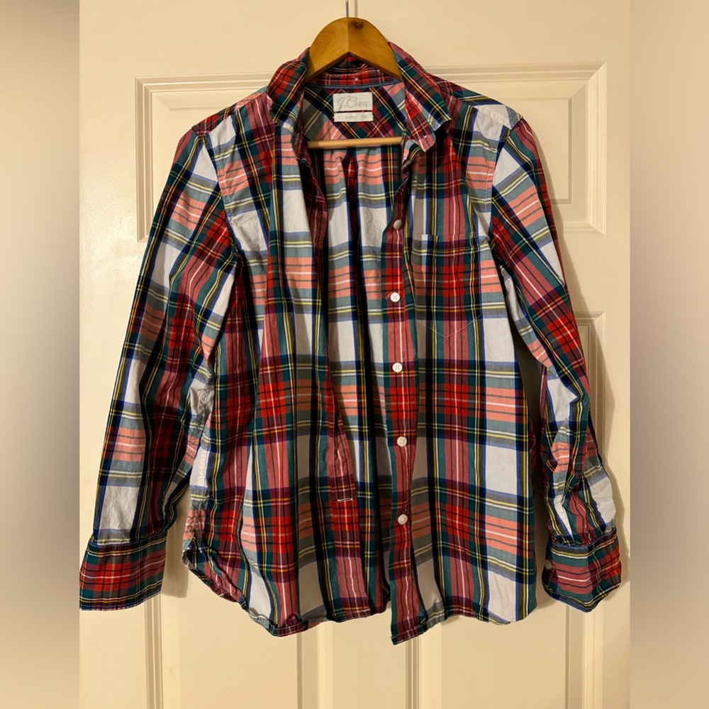 Women’s J. Crew Classic button down in plaid. Size 10. 100% cotton.